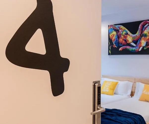 & Kitchen Zorroza בית הארחה