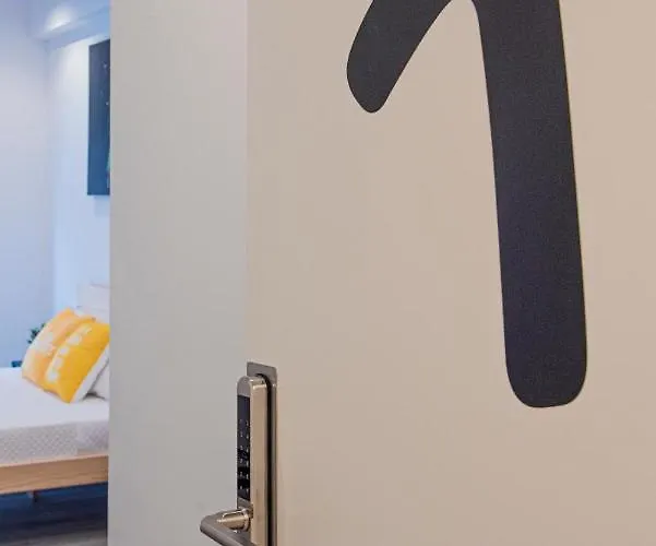 & Kitchen Zorroza בית הארחה 3*